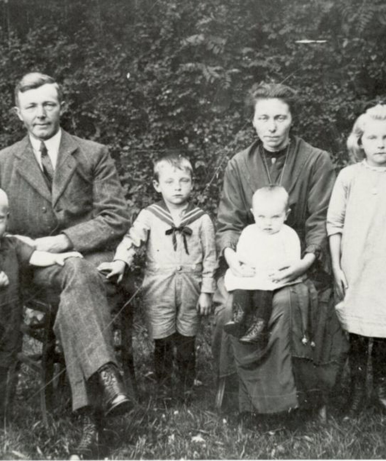 Bernard Snoeijink en Anna Arends met 4 oudste kinderen