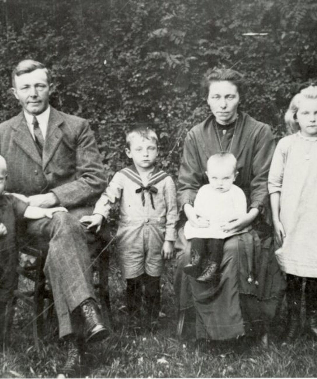 Bernard Snoeijink en Anna Arends met 4 oudste kinderen